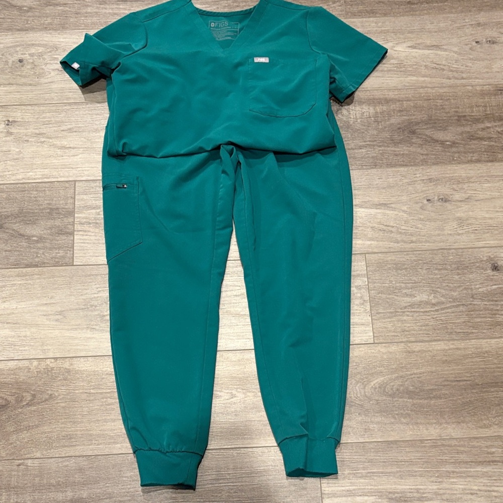 Figs Women's Hunter Green Scrub Set